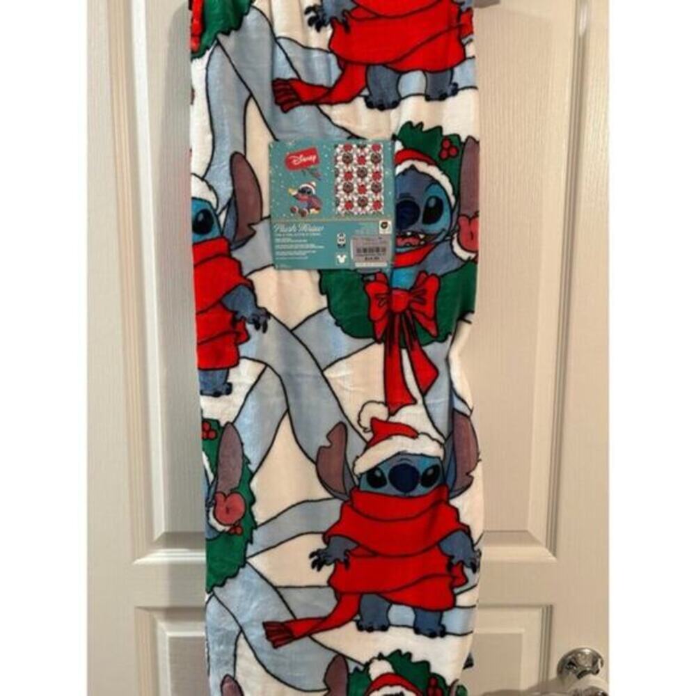 Burlington‎ throw blanket - Disney stitch Christmas